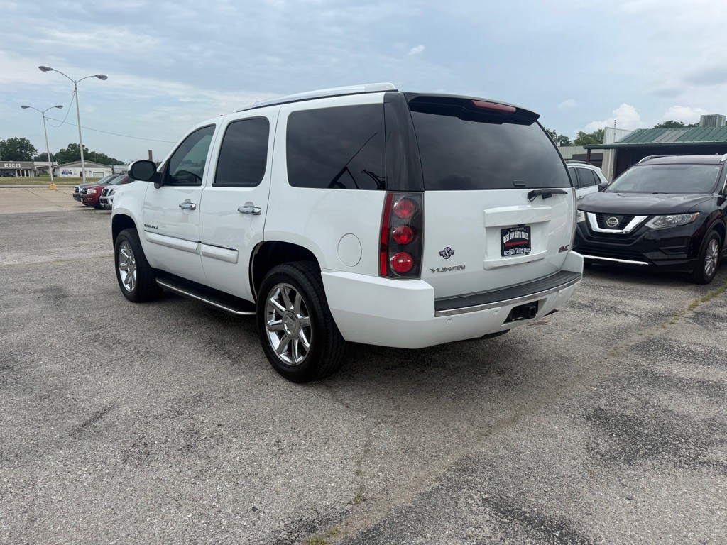 2008 GMC Yukon Image 2