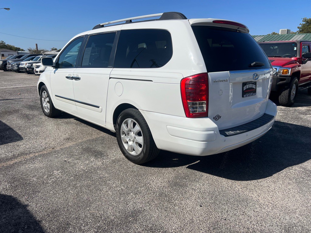 2007 Hyundai Entourage Image 2