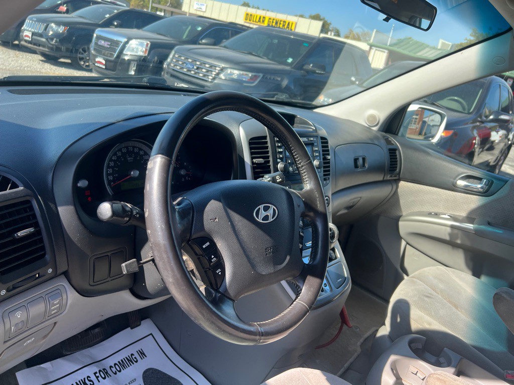 2007 Hyundai Entourage Image 6