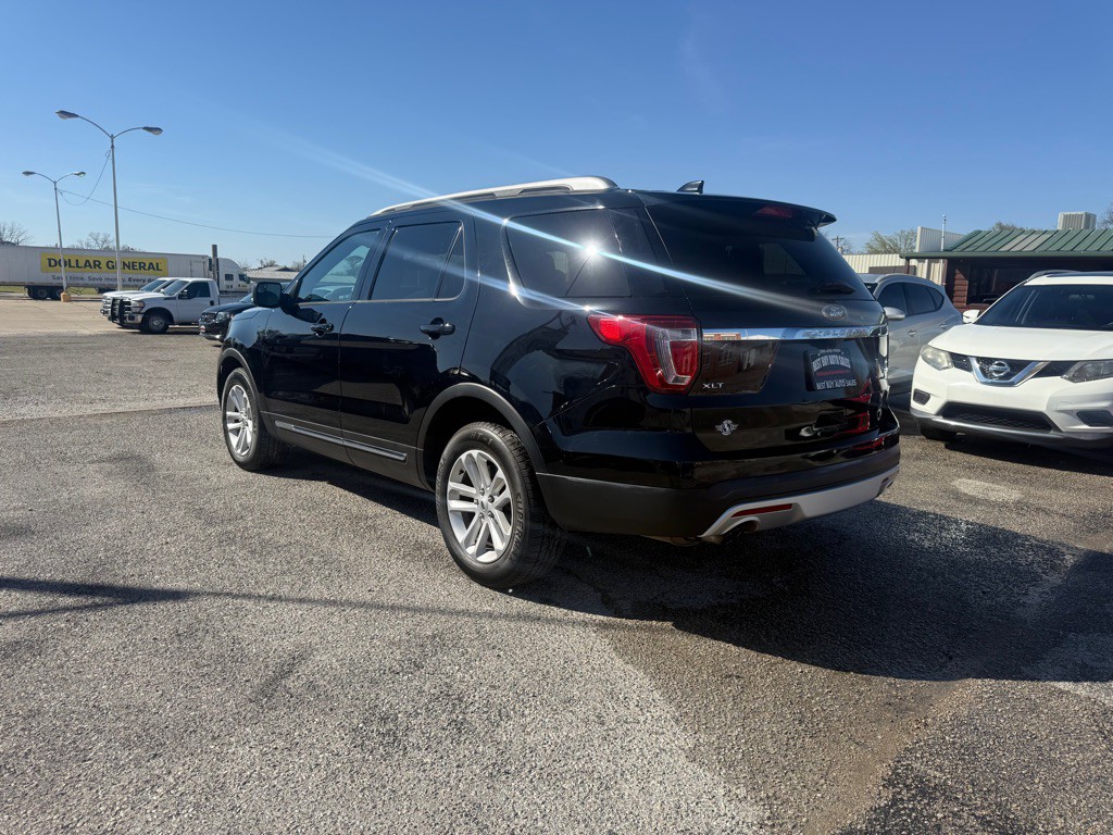2017 Ford Explorer Image 2