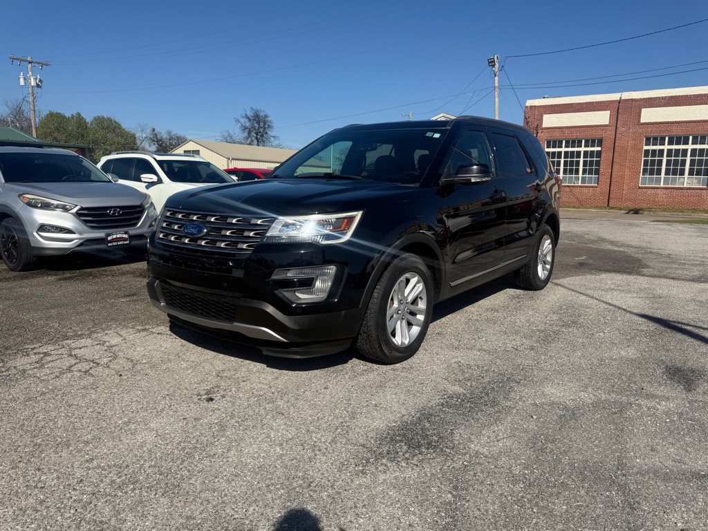 2017 Ford Explorer Image 1