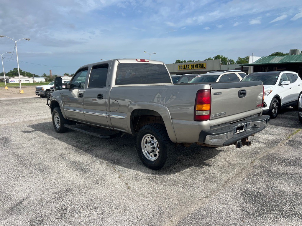 2002 GMC Sierra 2500 Image 2