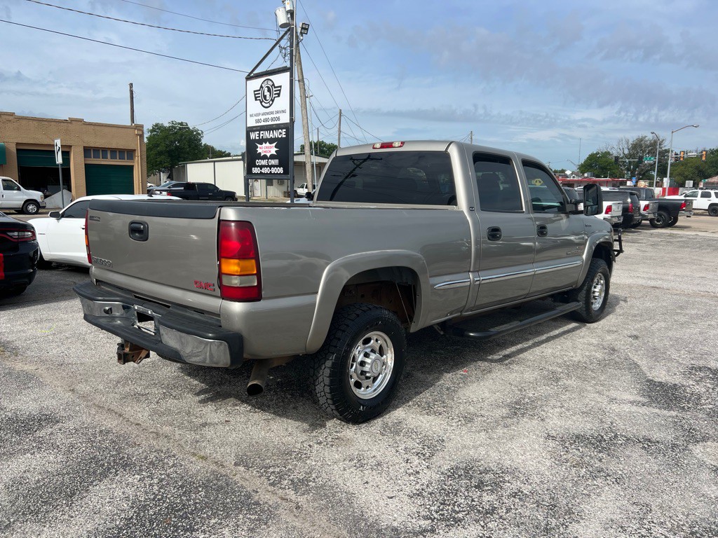 2002 GMC Sierra 2500 Image 3