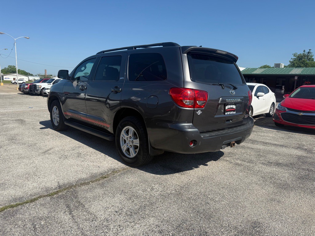 2016 Toyota Sequoia Image 2