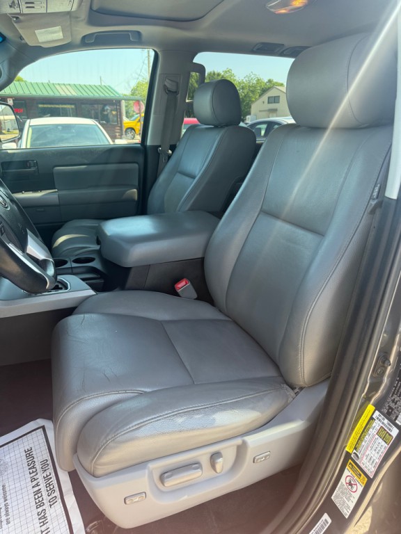 2016 Toyota Sequoia Image 5