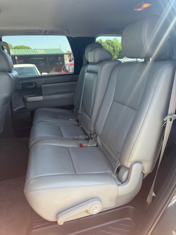 2016 Toyota Sequoia Image 6