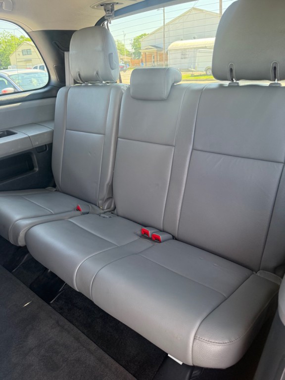 2016 Toyota Sequoia Image 7
