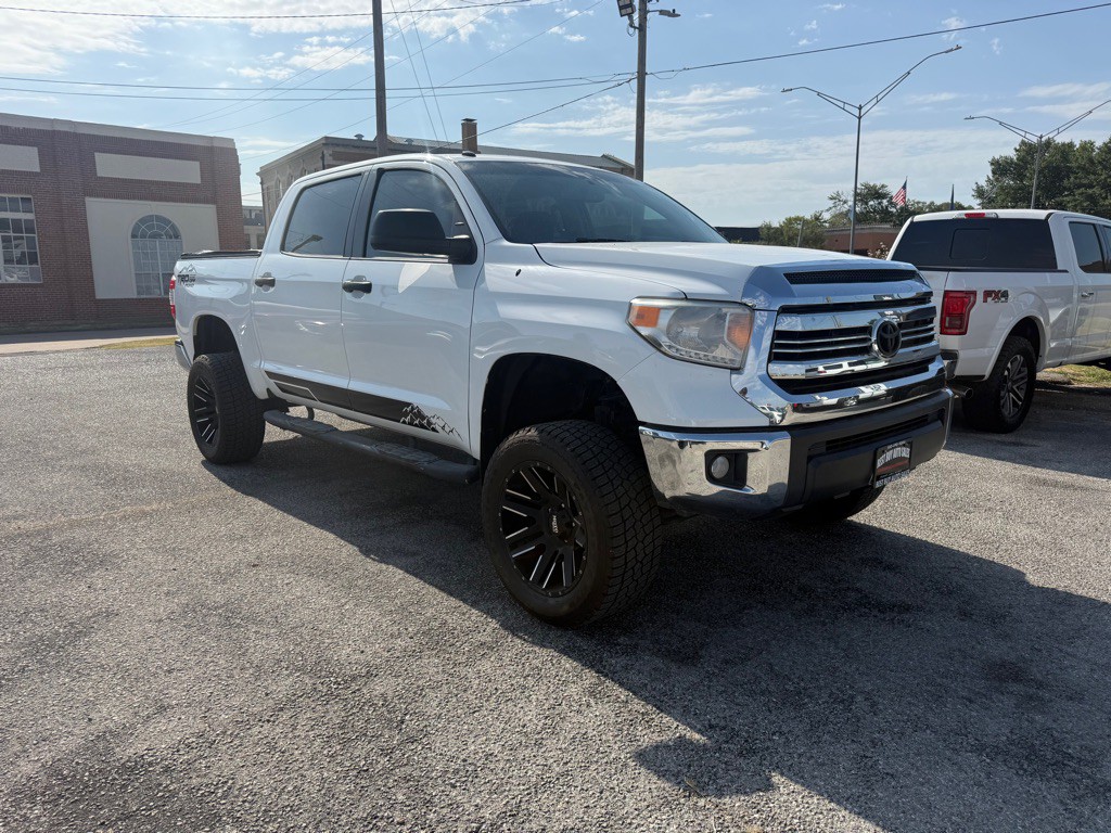 2017 Toyota Tundra Image 2