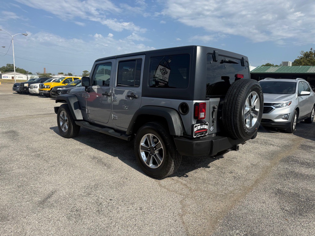 2016 Jeep Wrangler Unlimited Image 2