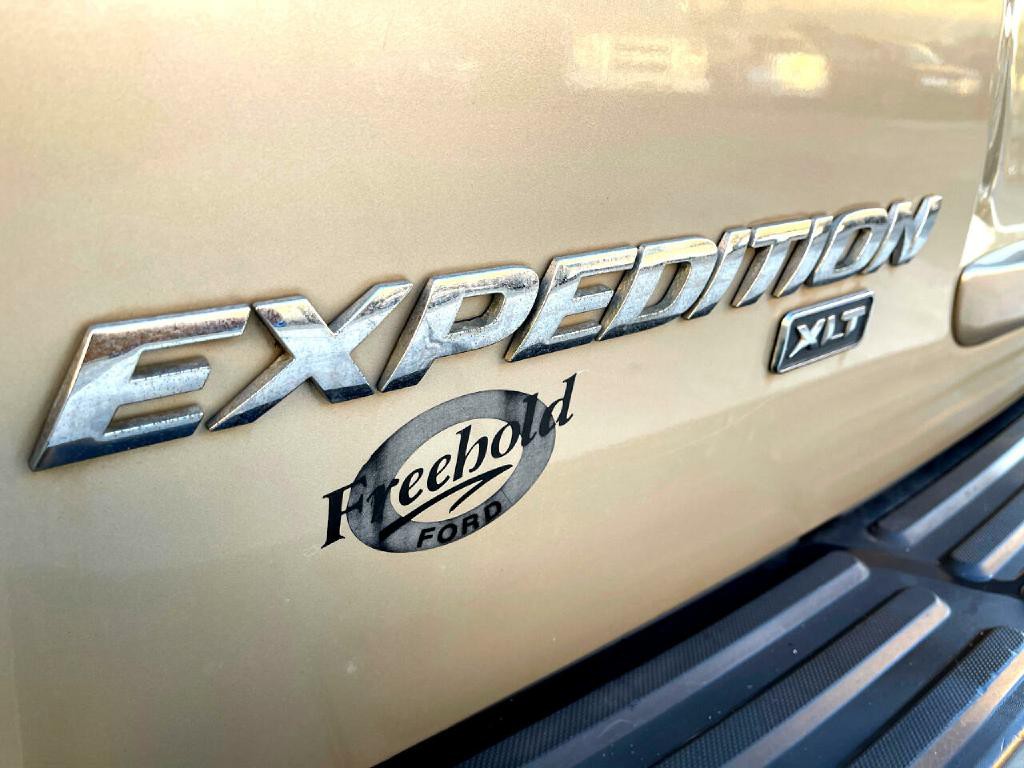 2004 Ford Expedition Image 11