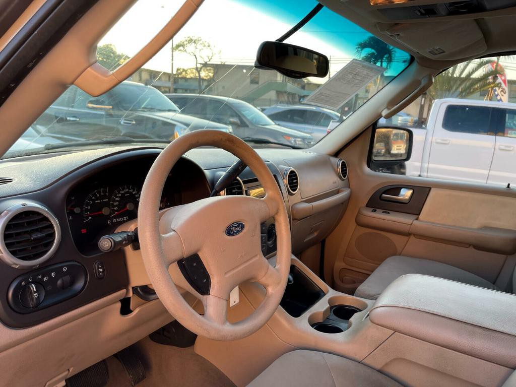 2004 Ford Expedition Image 12