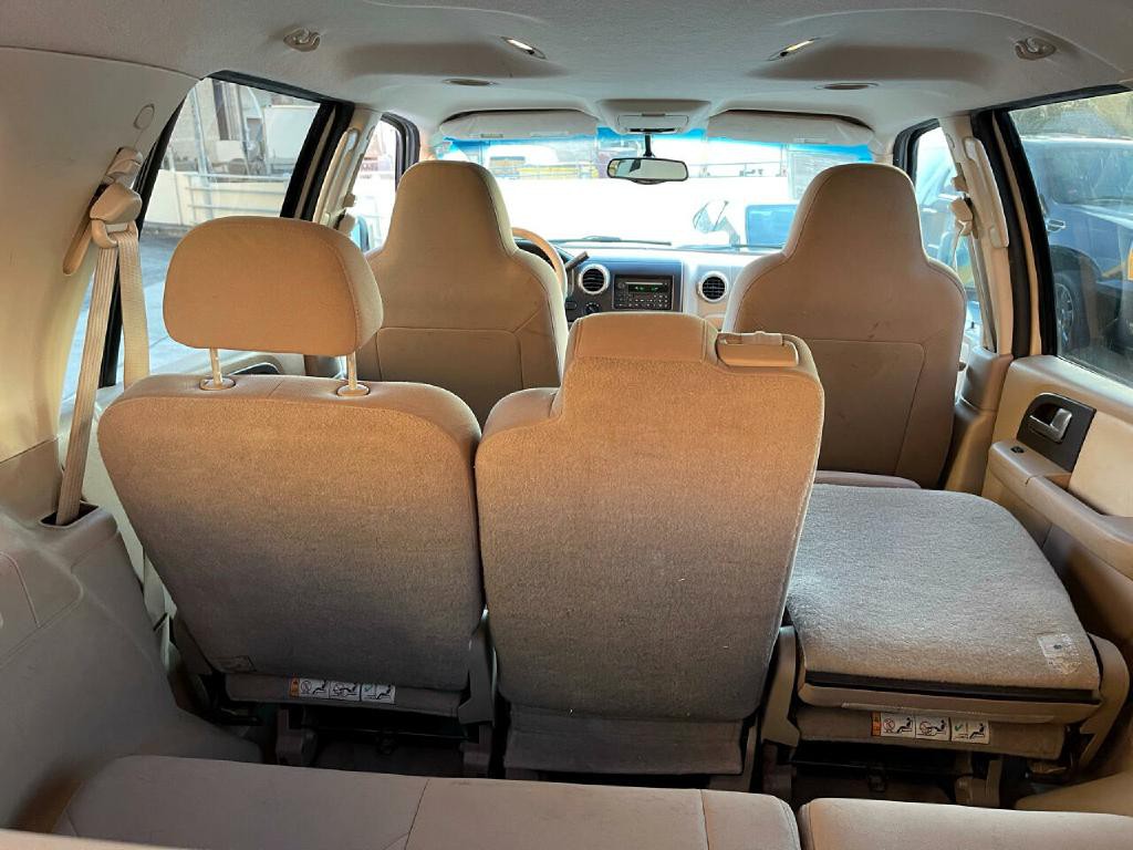 2004 Ford Expedition Image 16