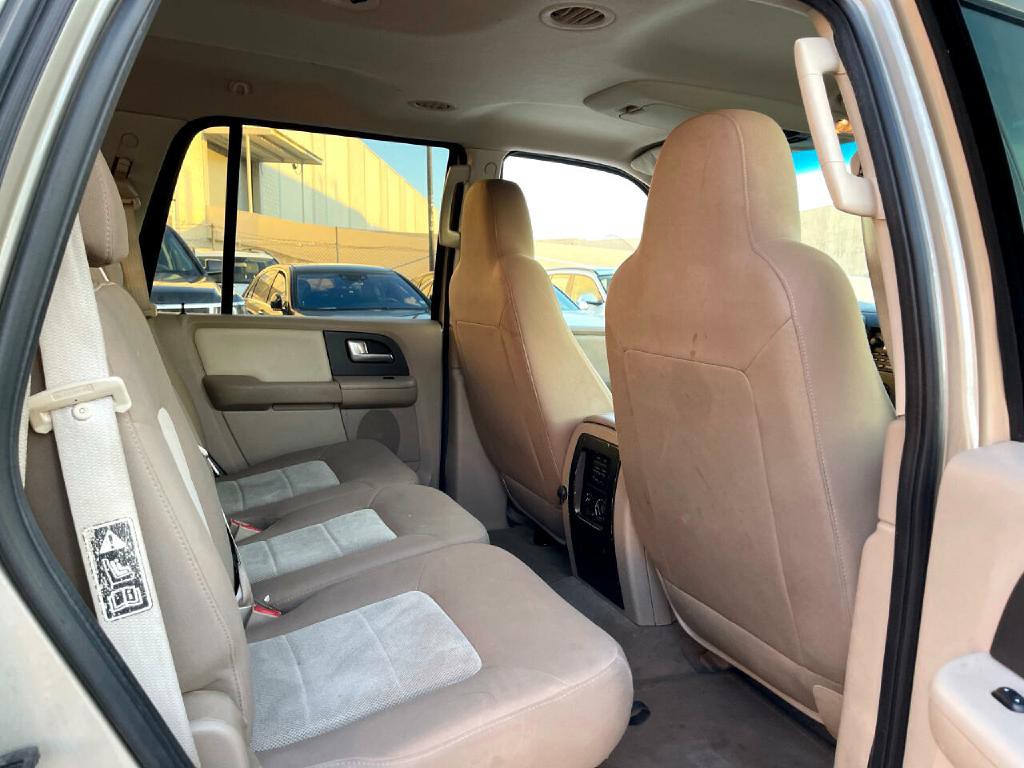 2004 Ford Expedition Image 17