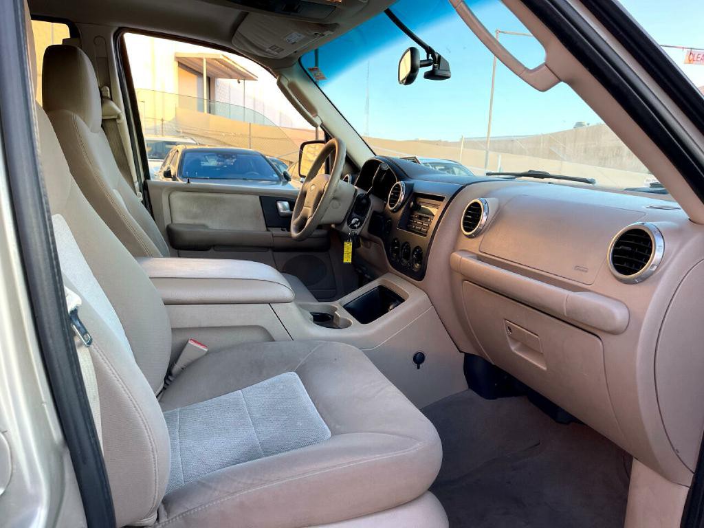 2004 Ford Expedition Image 18