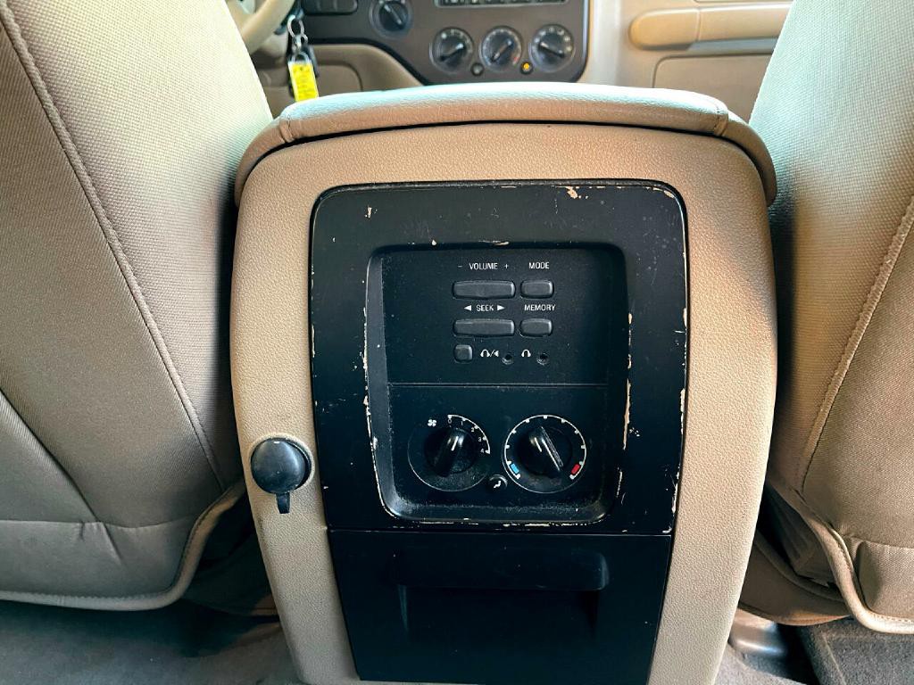 2004 Ford Expedition Image 20