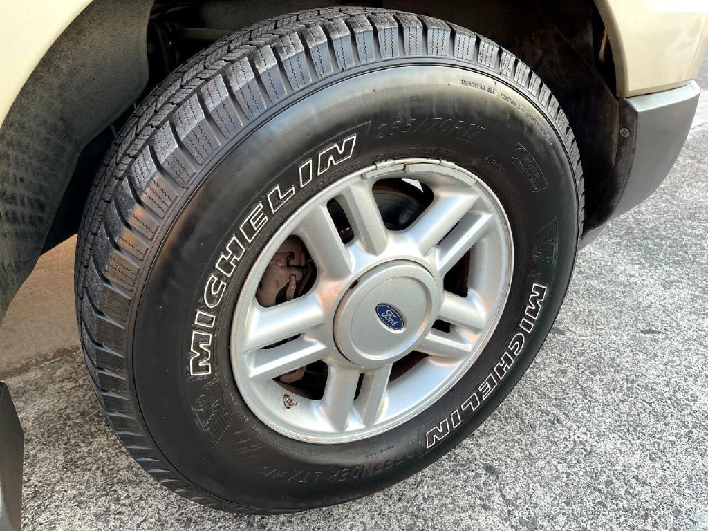 2004 Ford Expedition Image 21