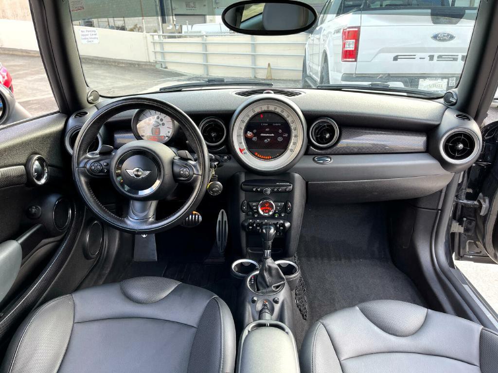 2011 MINI Cooper Clubman Image 21
