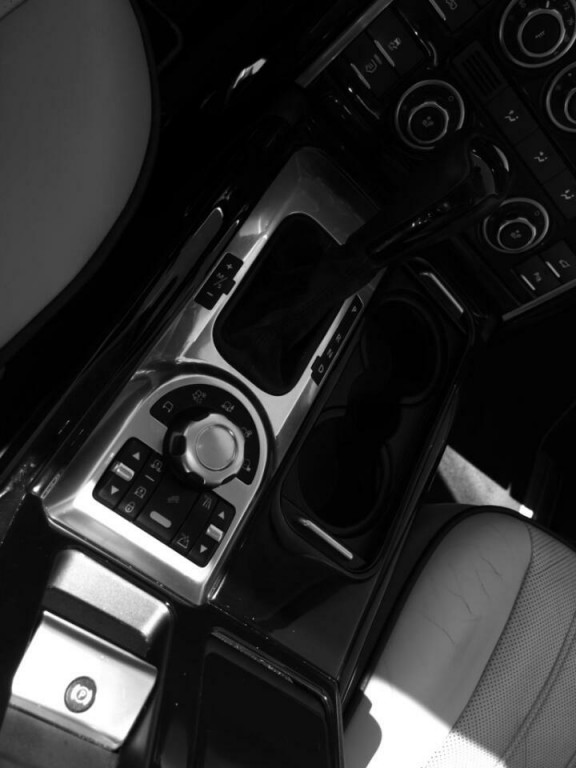 2011 Land Rover Range Rover Image 28