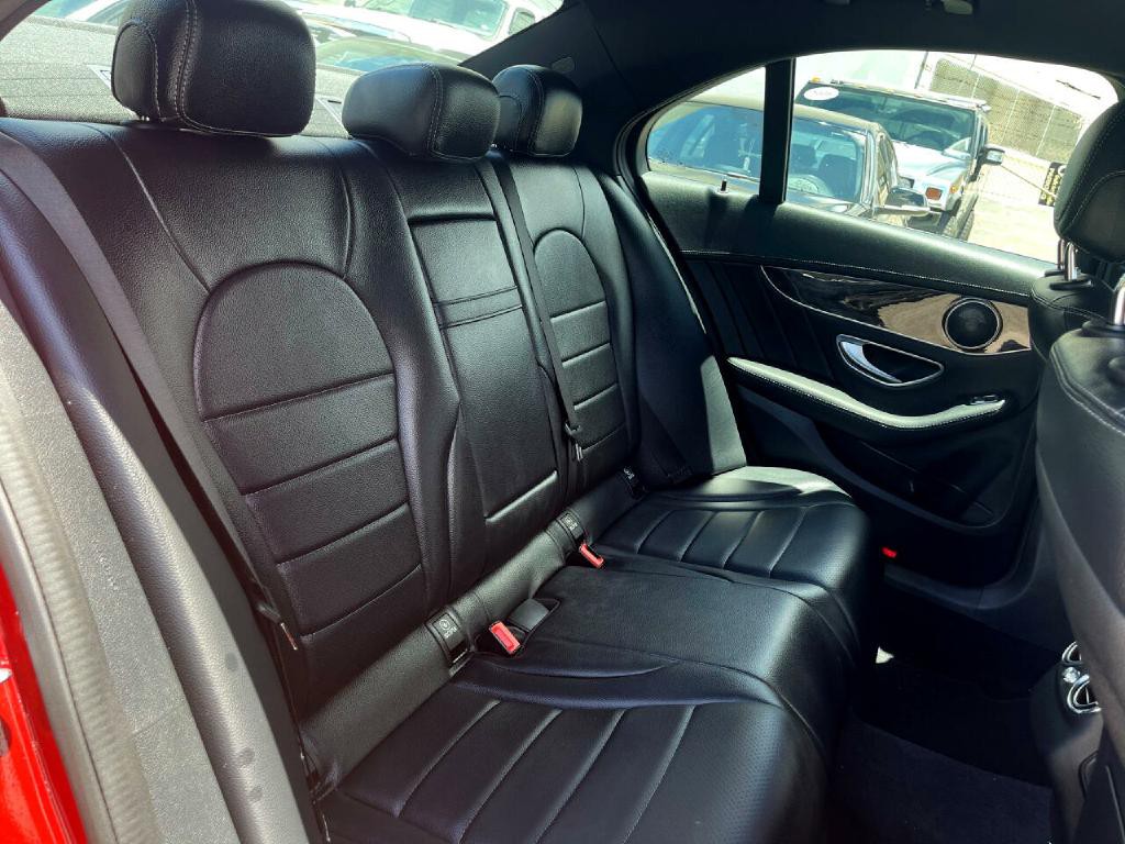 2016 Mercedes-Benz C-Class Image 19