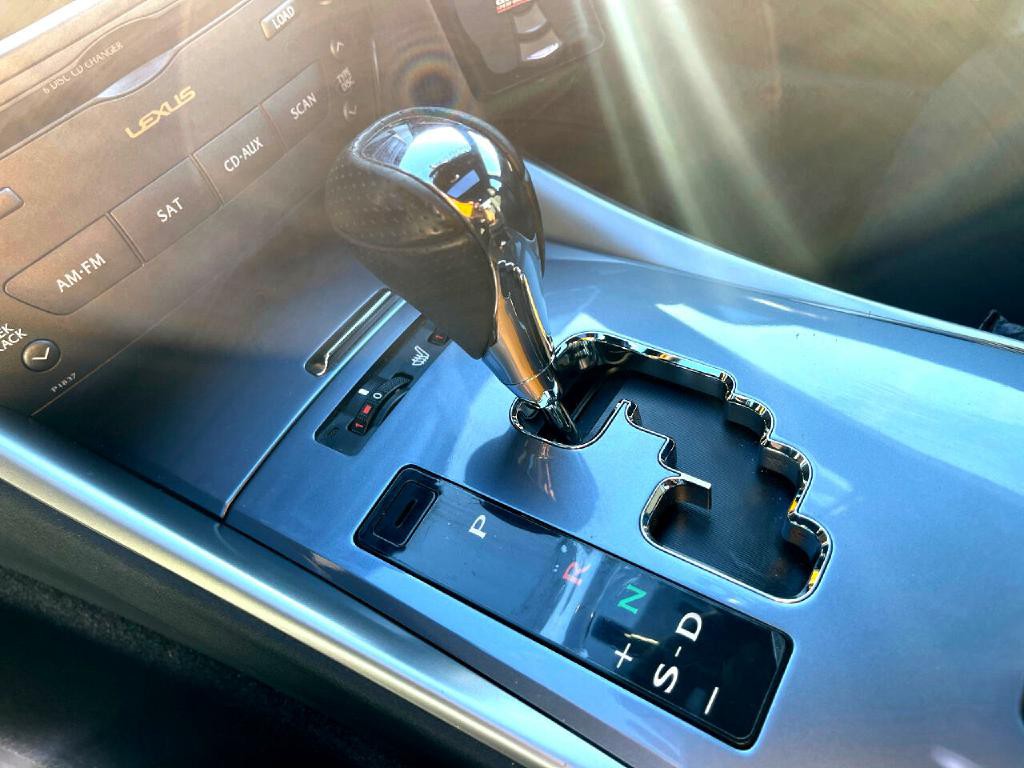 2013 Lexus IS Image 26