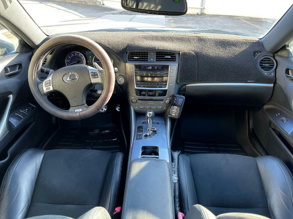 2013 Lexus IS Image 28