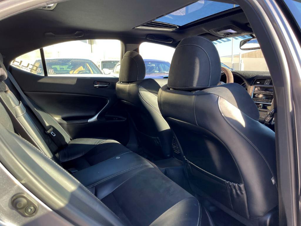2013 Lexus IS Image 30