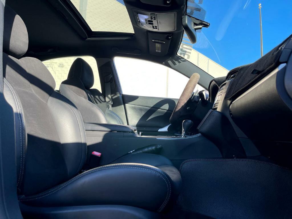 2013 Lexus IS Image 34