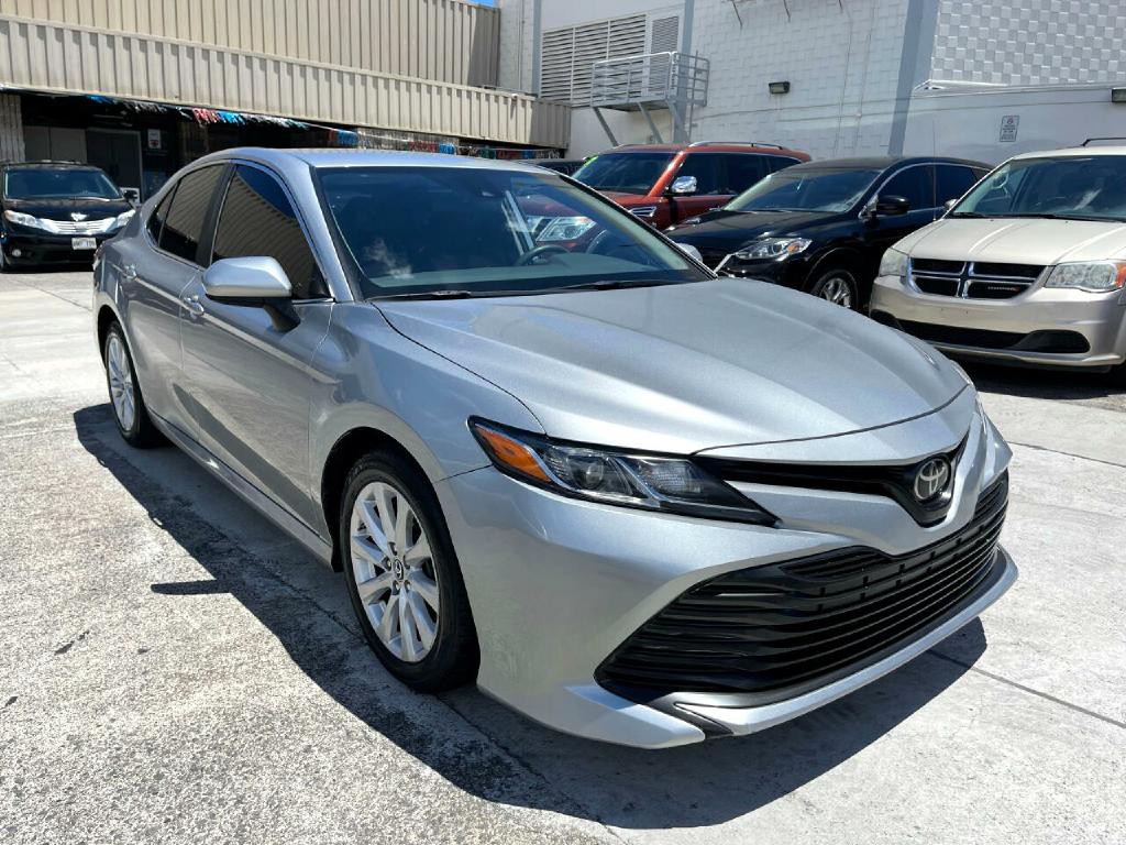 2019 Toyota Camry Image 2