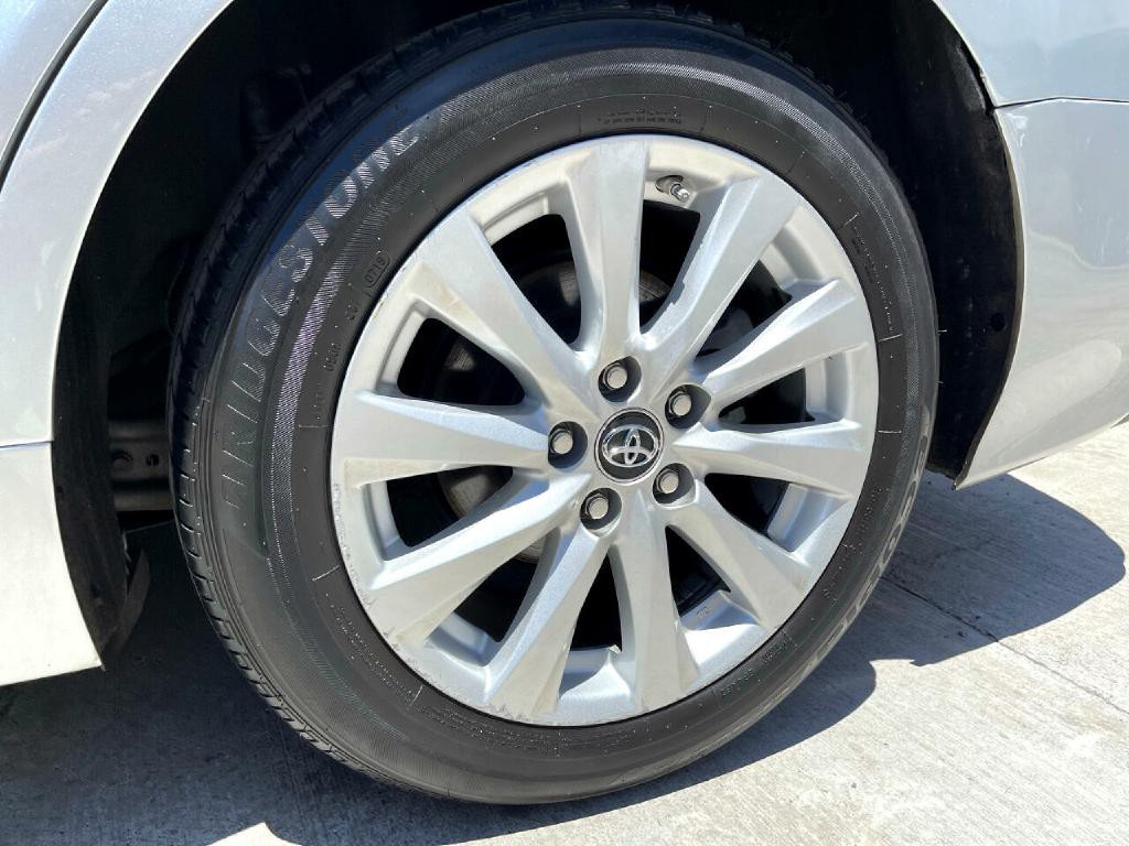 2019 Toyota Camry Image 10