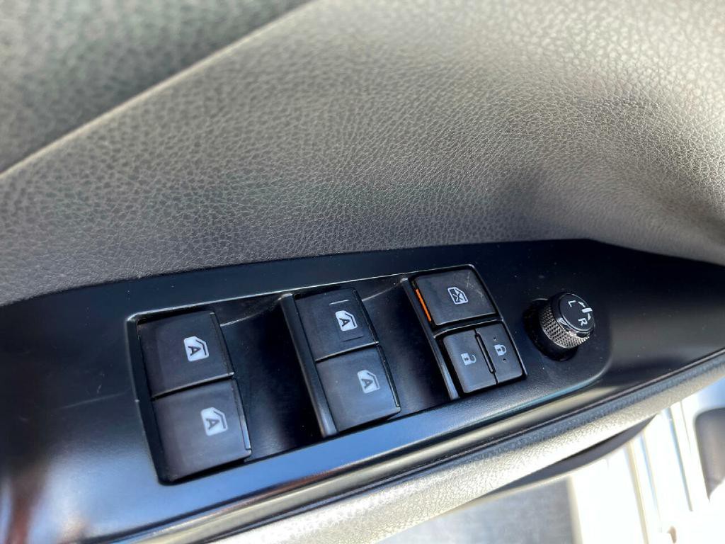 2019 Toyota Camry Image 12