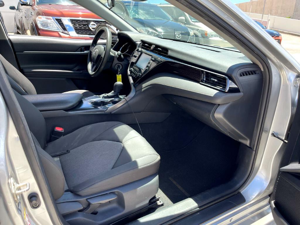 2019 Toyota Camry Image 16