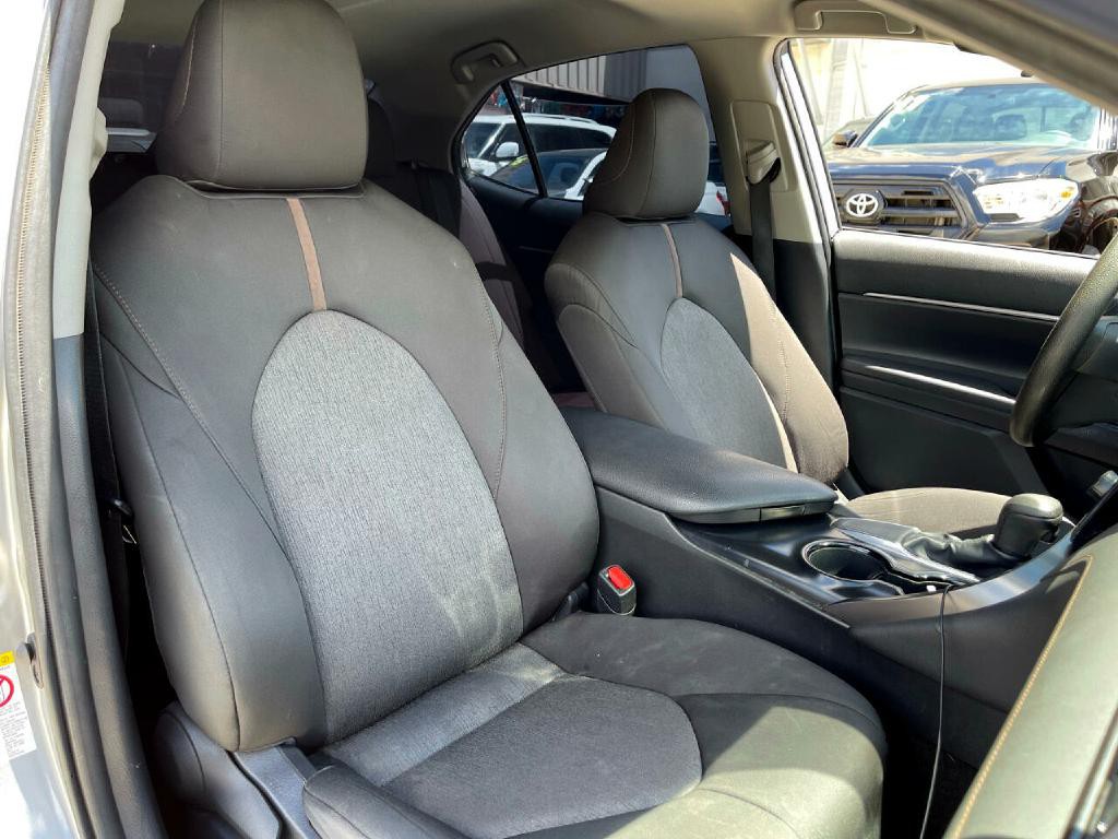 2019 Toyota Camry Image 17