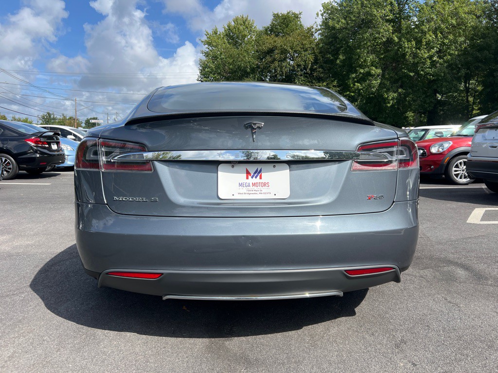 2013 Tesla Model S Image 8