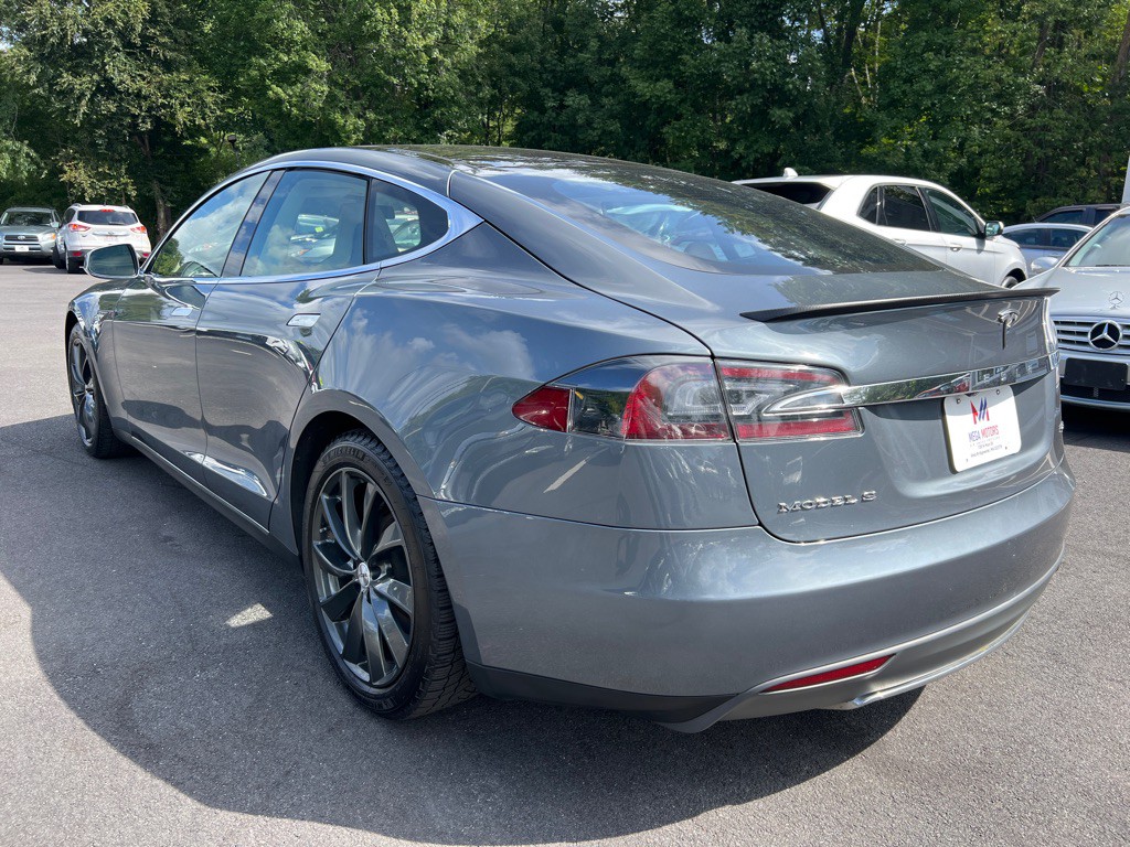 2013 Tesla Model S Image 15