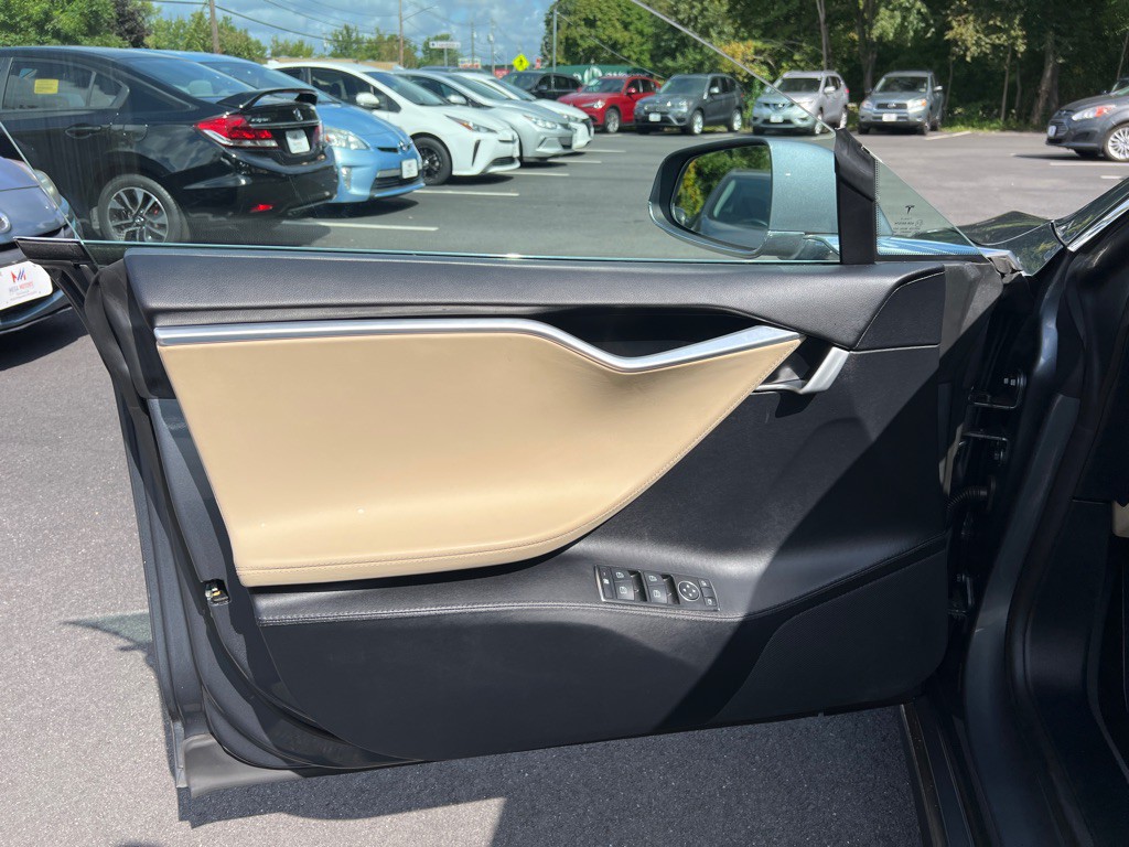 2013 Tesla Model S Image 17