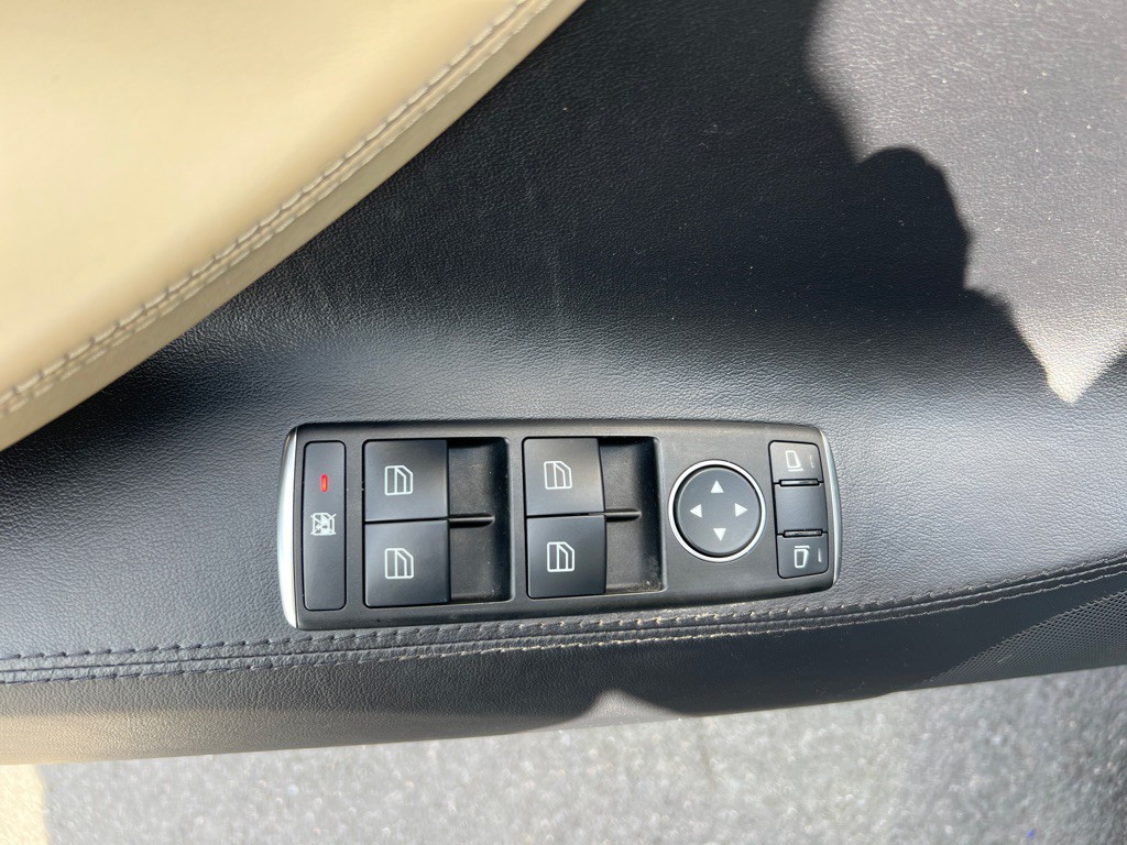 2013 Tesla Model S Image 18