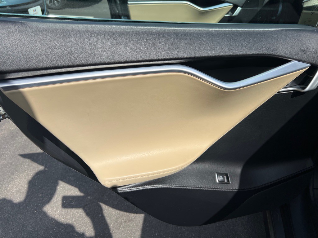 2013 Tesla Model S Image 19