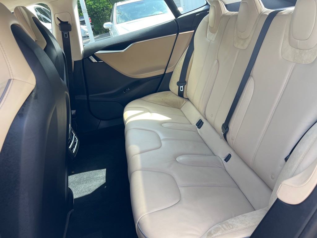 2013 Tesla Model S Image 20