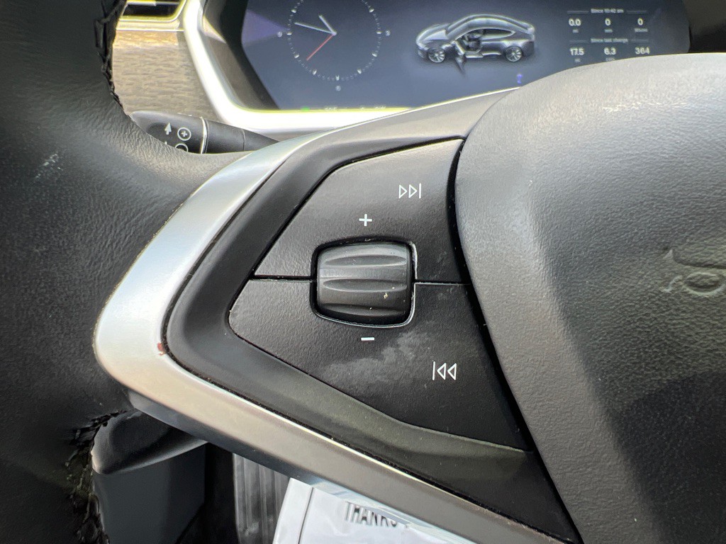 2013 Tesla Model S Image 24