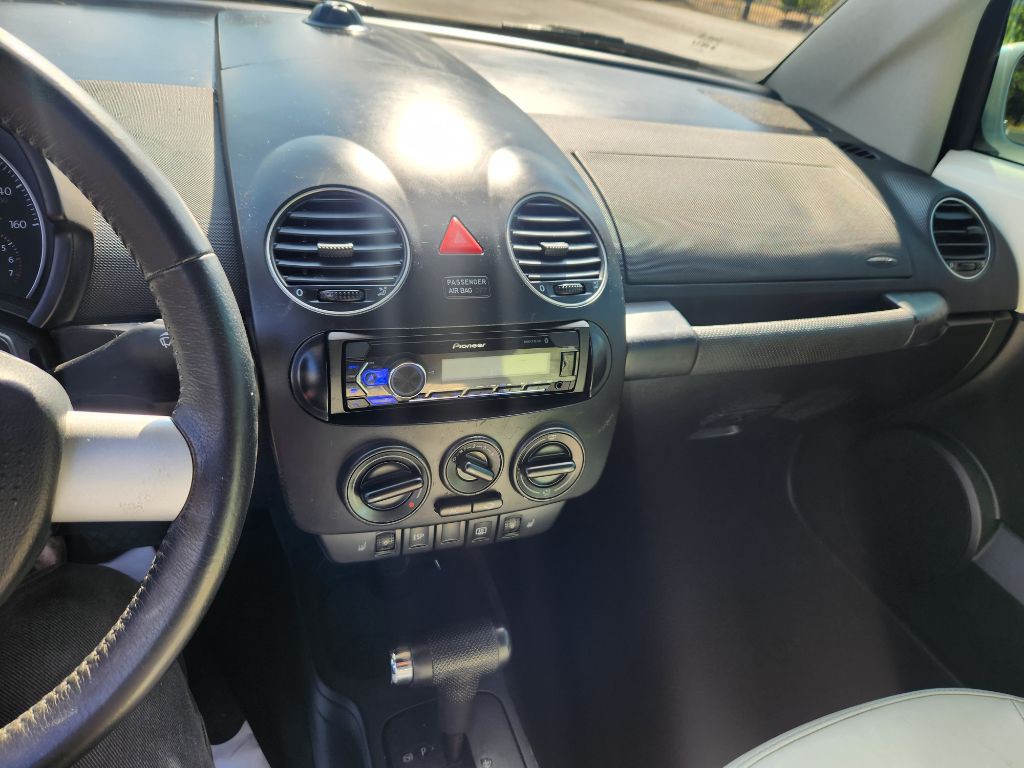 2007 Volkswagen Beetle Image 28