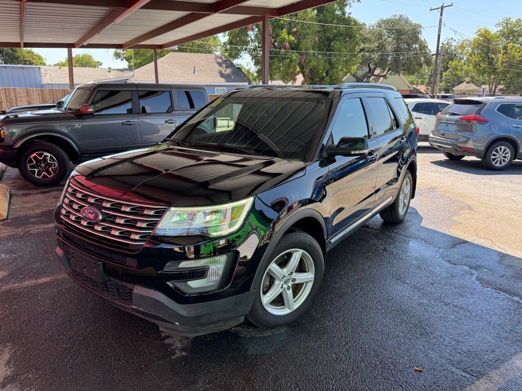 2016 Ford Explorer Image 1