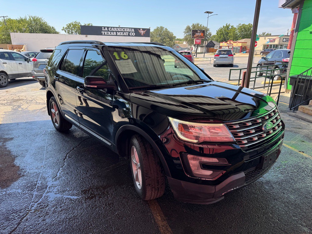 2016 Ford Explorer Image 2