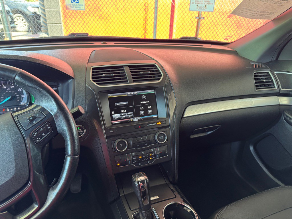 2016 Ford Explorer Image 9