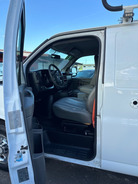 2015 Chevrolet Express Image 2