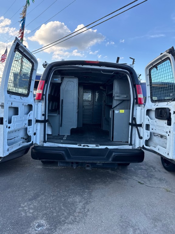 2015 Chevrolet Express Image 3