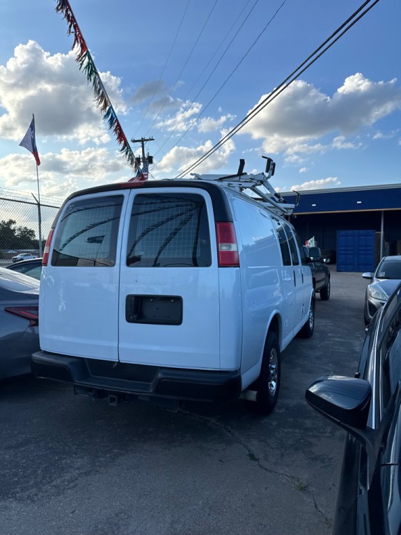 2015 Chevrolet Express Image 4