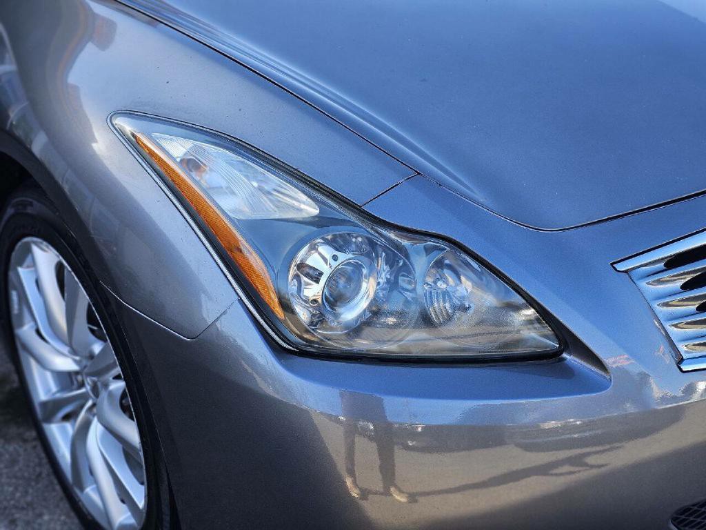 2011 INFINITI G37 Image 17