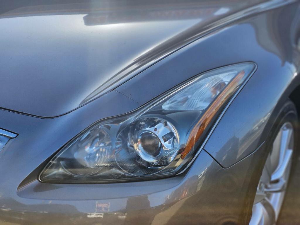 2011 INFINITI G37 Image 19
