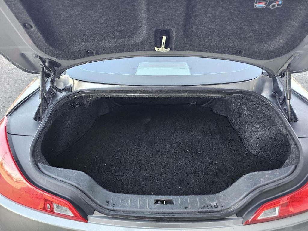 2011 INFINITI G37 Image 35