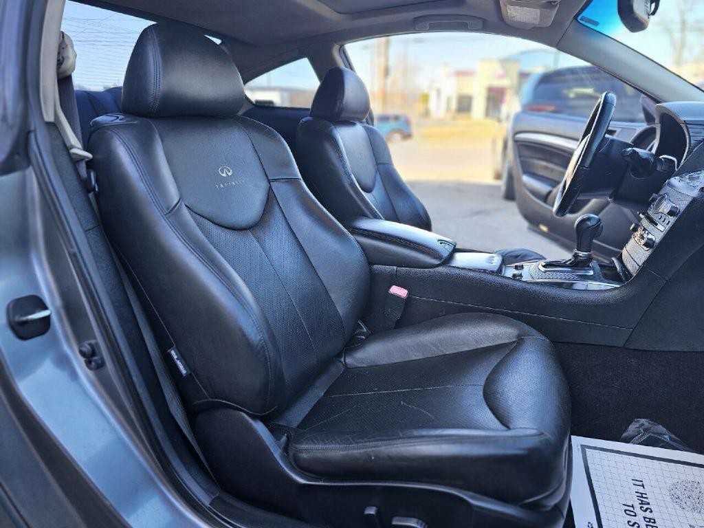 2011 INFINITI G37 Image 38